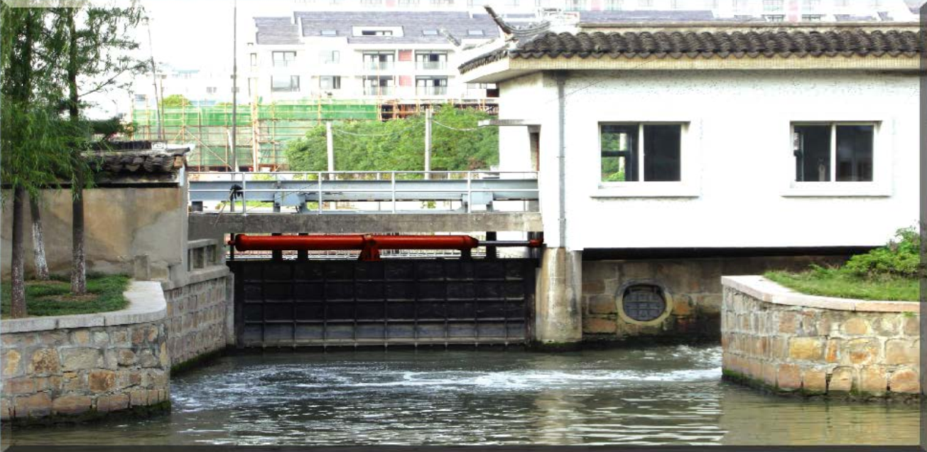 单吊点集成式横拉闸门